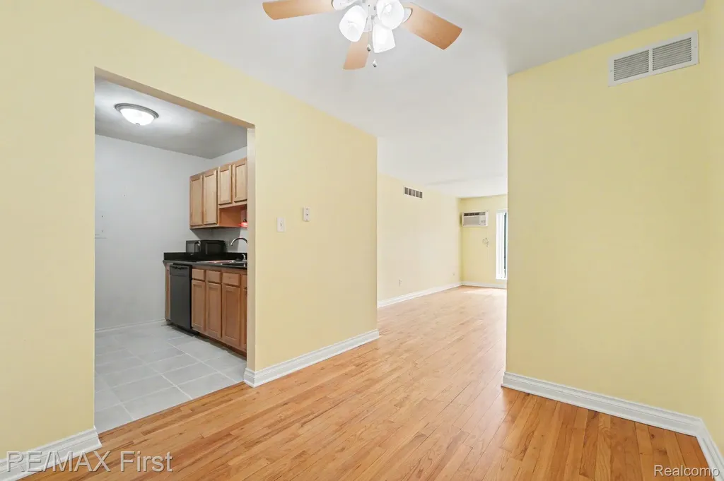 925 Laprairie Street Ferndale City MI 48220