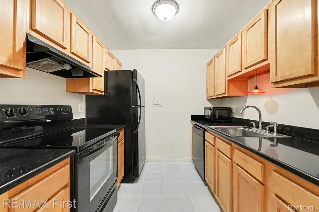 925 Laprairie Street Ferndale City MI 48220