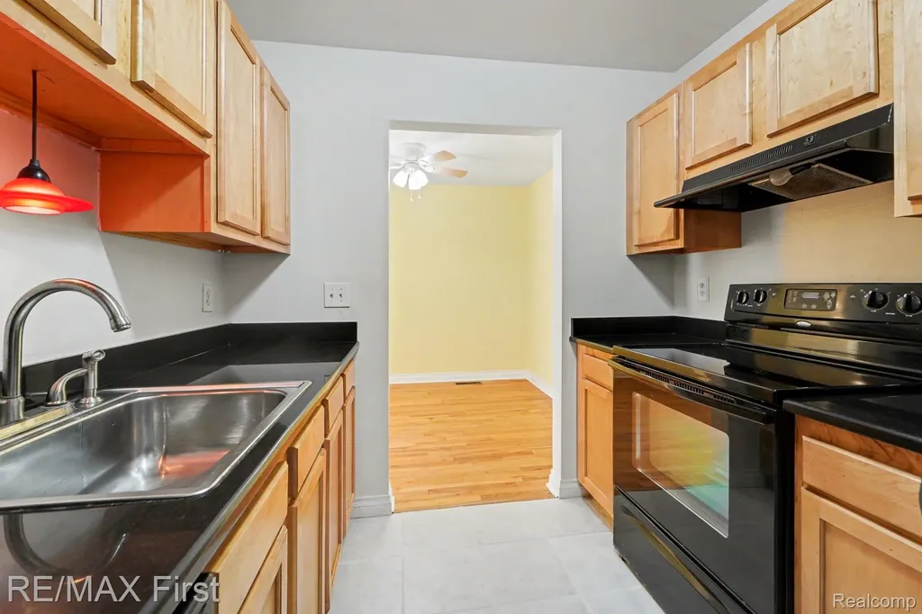925 Laprairie Street Ferndale City MI 48220