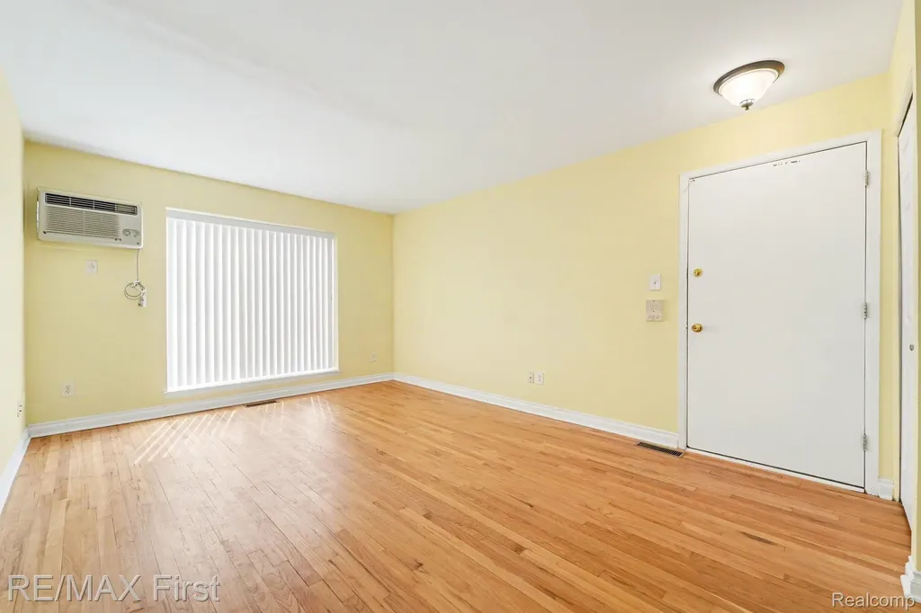 925 Laprairie Street Ferndale City MI 48220