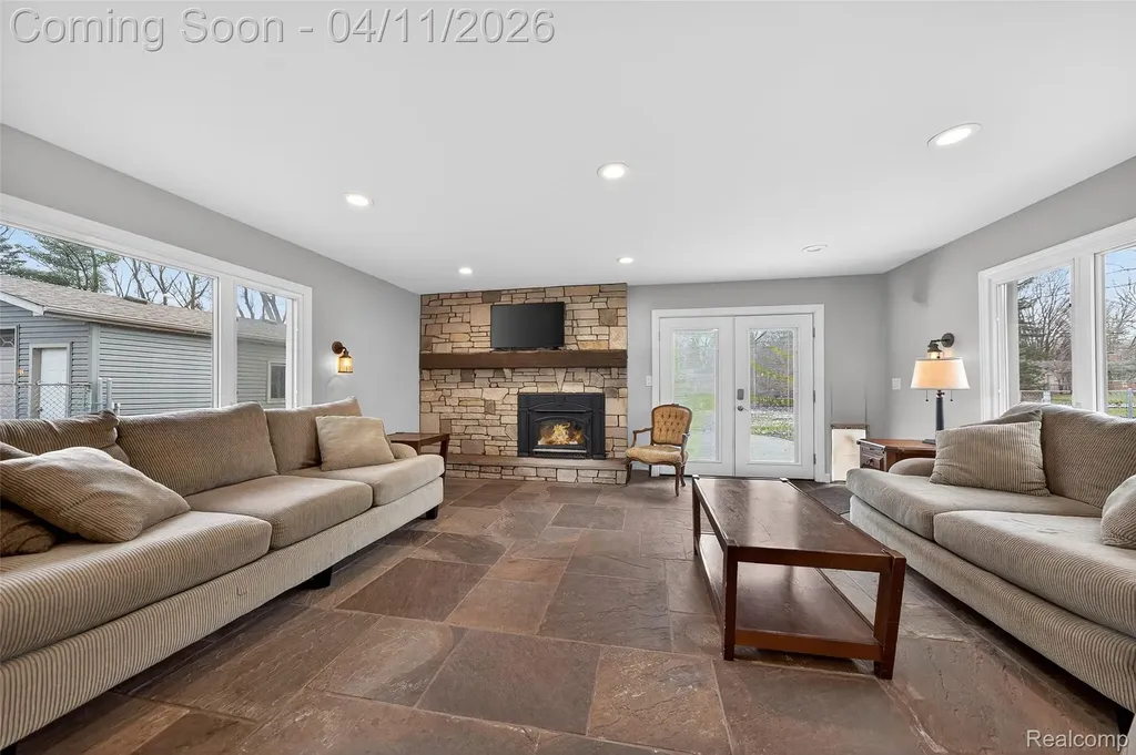91 Wendelton Road Troy City MI 48084