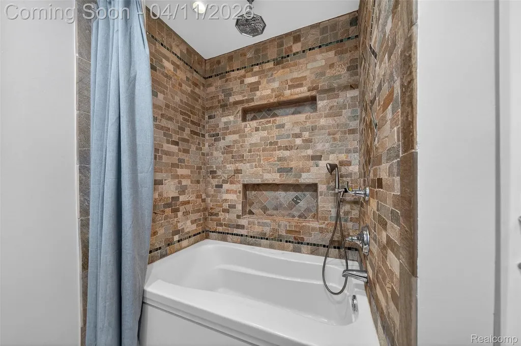 91 Wendelton Road Troy City MI 48084