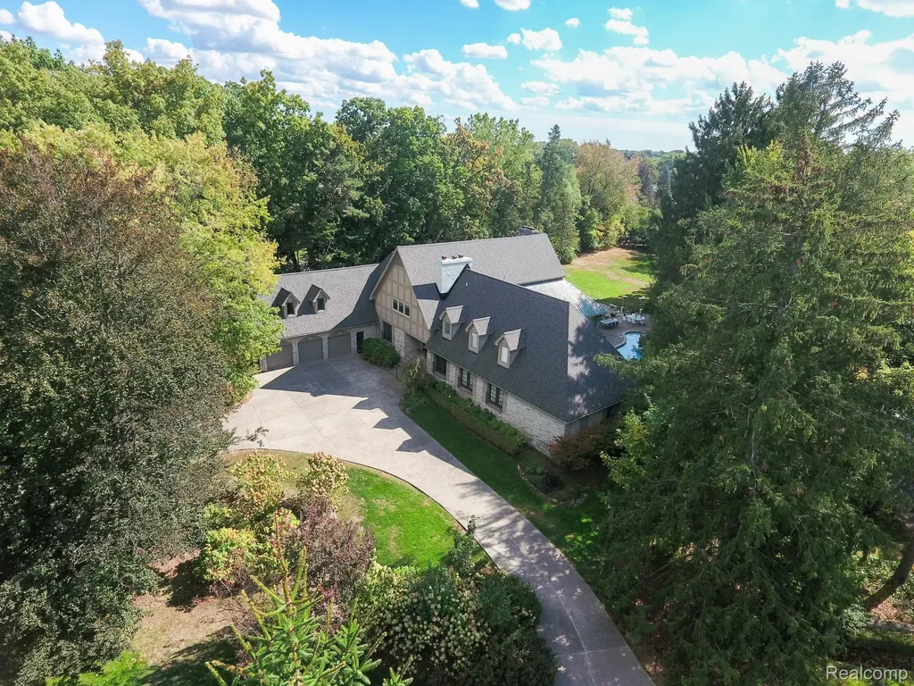 320 Cranbrook Court Bloomfield Hills City MI 48304