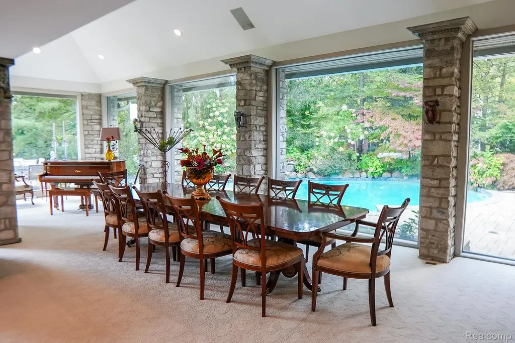 320 Cranbrook Court Bloomfield Hills City MI 48304