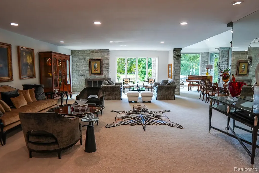 320 Cranbrook Court Bloomfield Hills City MI 48304