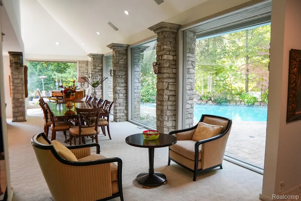 320 Cranbrook Court Bloomfield Hills City MI 48304