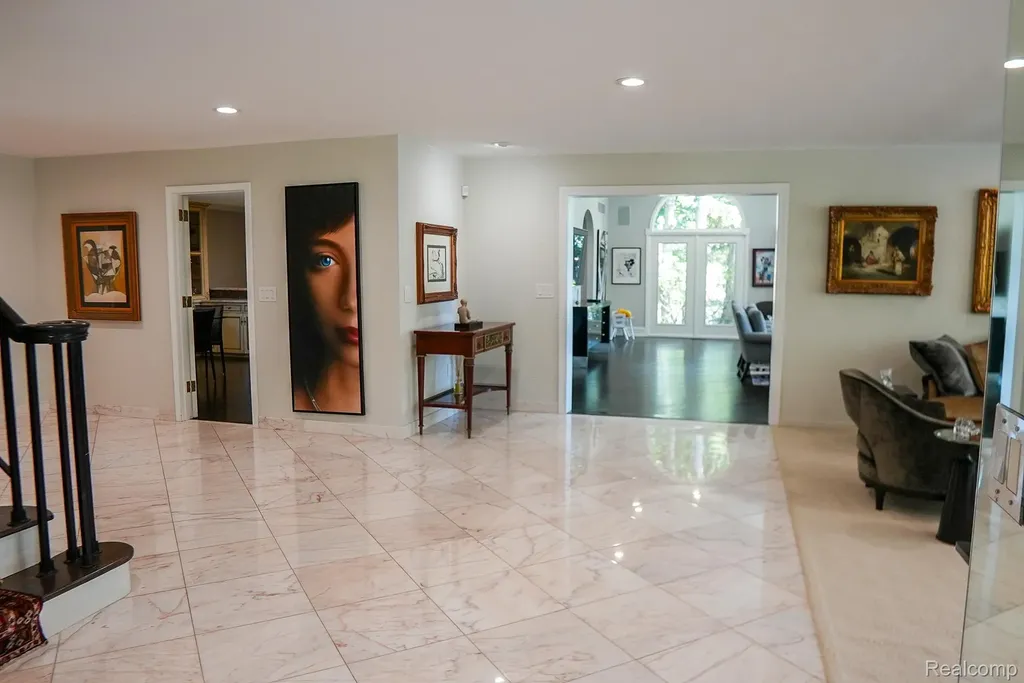320 Cranbrook Court Bloomfield Hills City MI 48304