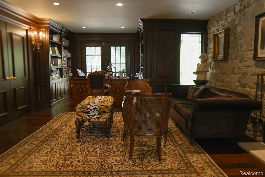 320 Cranbrook Court Bloomfield Hills City MI 48304