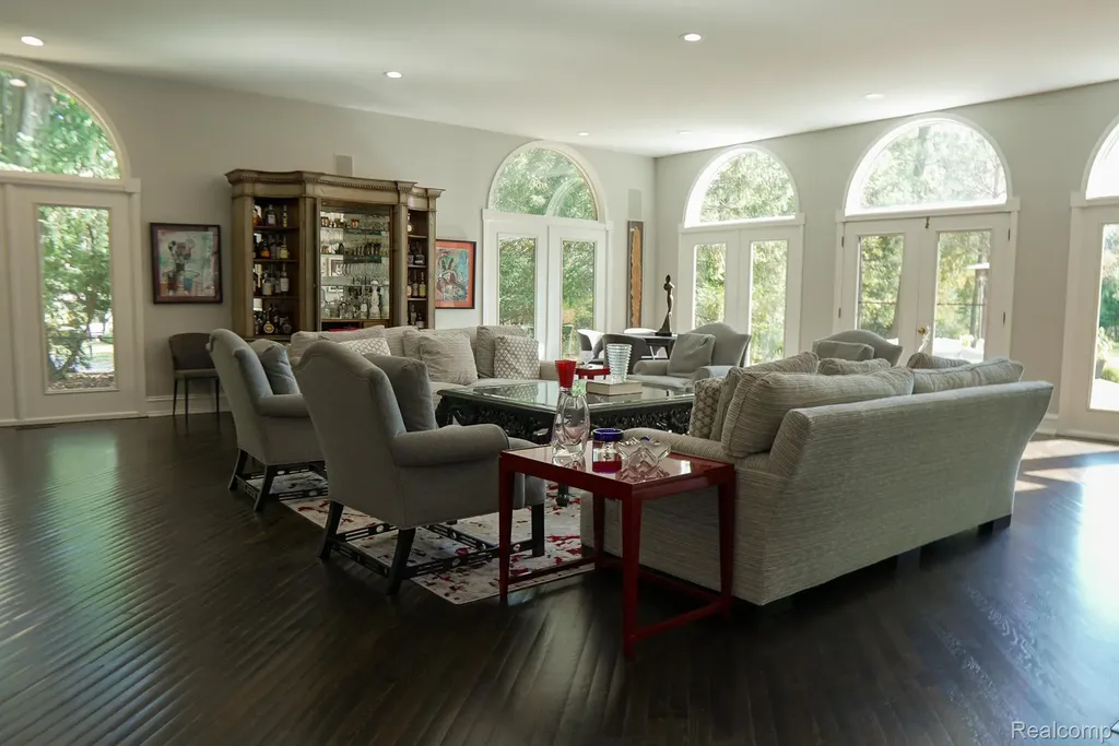 320 Cranbrook Court Bloomfield Hills City MI 48304