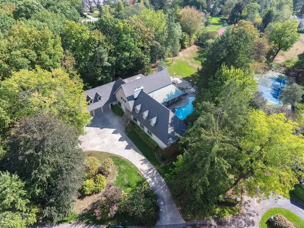 320 Cranbrook Court Bloomfield Hills City MI 48304