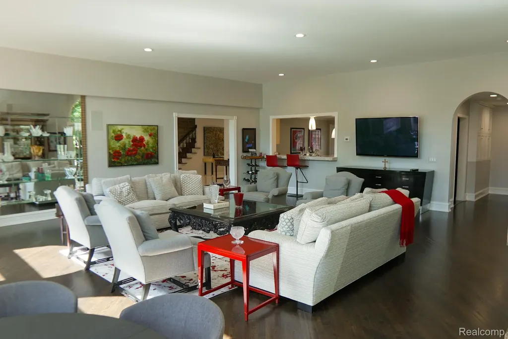 320 Cranbrook Court Bloomfield Hills City MI 48304