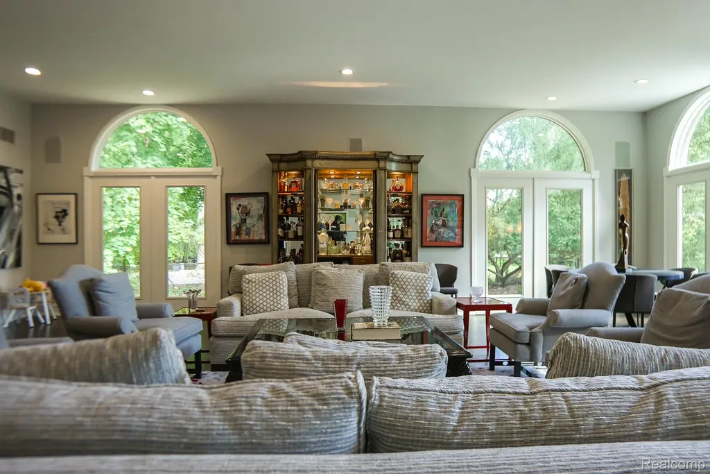 320 Cranbrook Court Bloomfield Hills City MI 48304