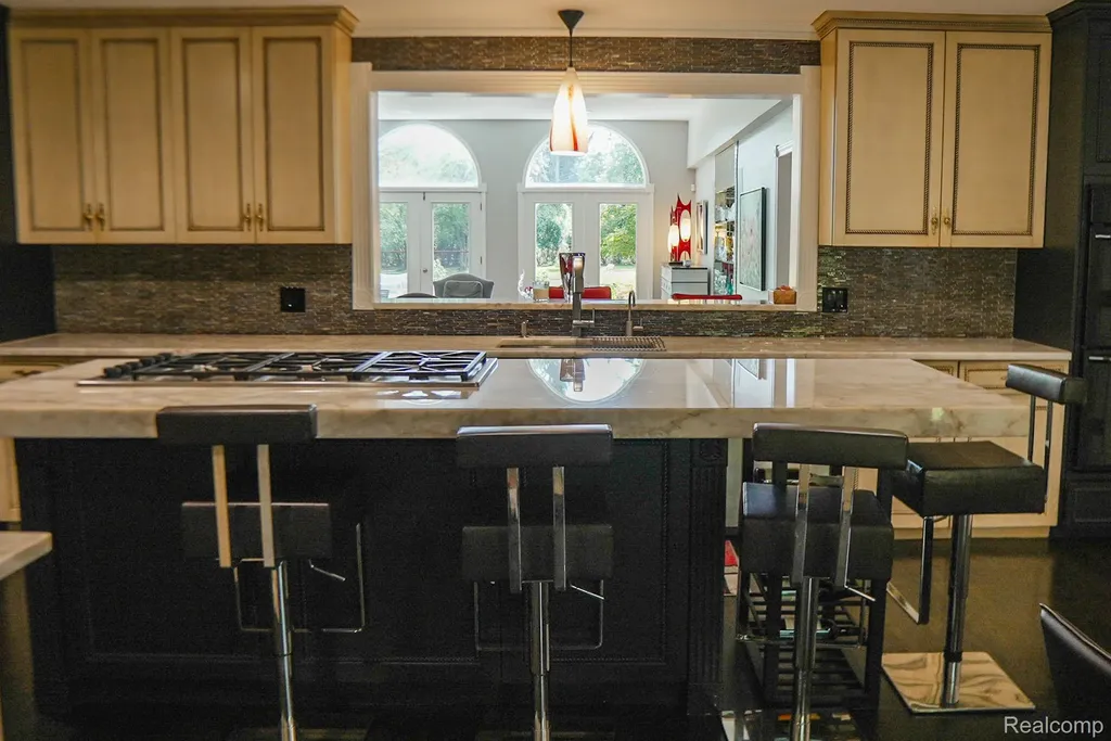 320 Cranbrook Court Bloomfield Hills City MI 48304