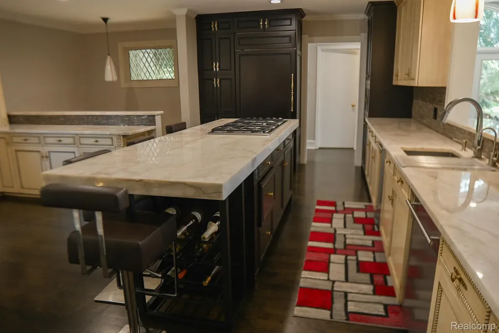 320 Cranbrook Court Bloomfield Hills City MI 48304