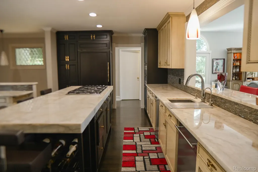 320 Cranbrook Court Bloomfield Hills City MI 48304