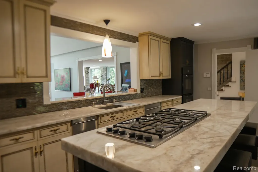 320 Cranbrook Court Bloomfield Hills City MI 48304