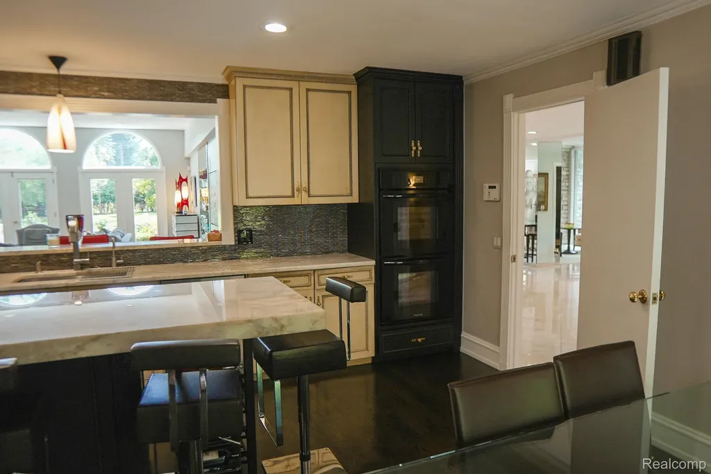 320 Cranbrook Court Bloomfield Hills City MI 48304
