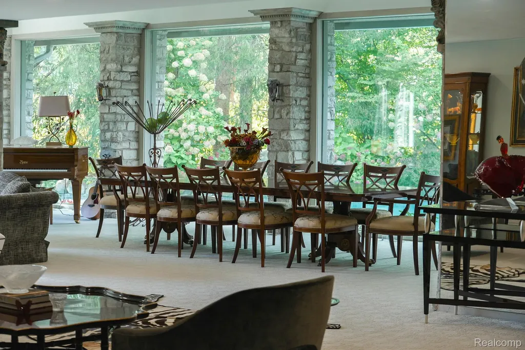 320 Cranbrook Court Bloomfield Hills City MI 48304