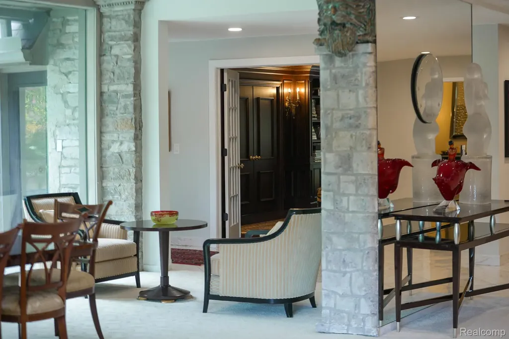 320 Cranbrook Court Bloomfield Hills City MI 48304