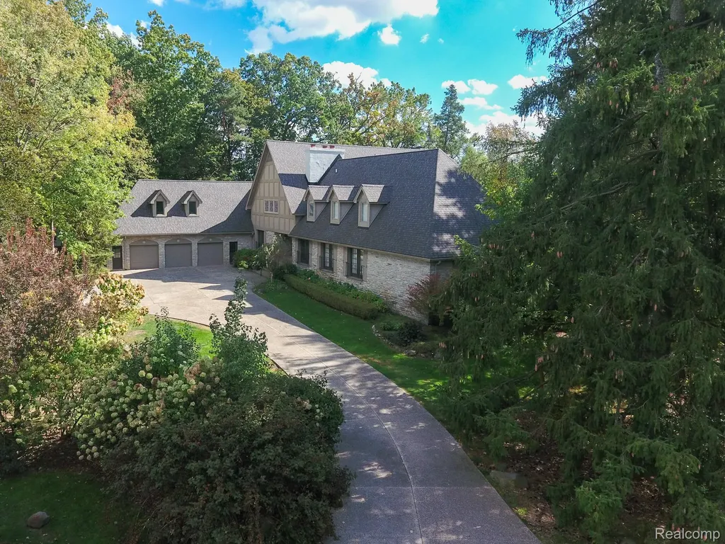 320 Cranbrook Court Bloomfield Hills City MI 48304