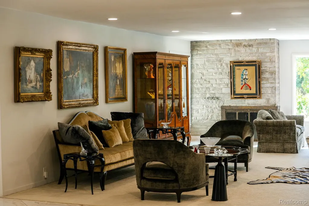 320 Cranbrook Court Bloomfield Hills City MI 48304