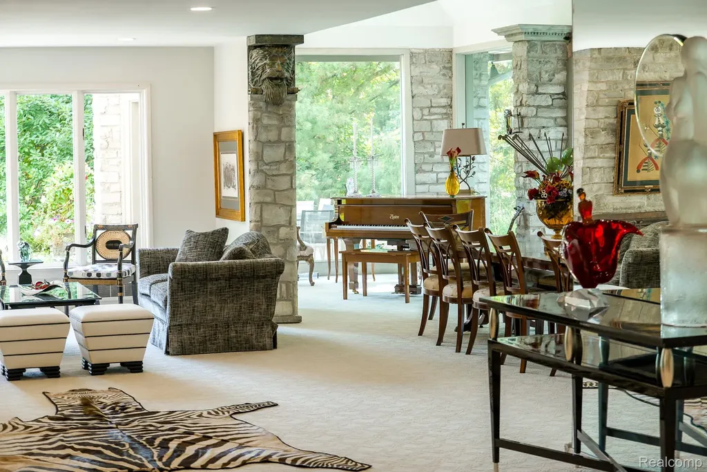 320 Cranbrook Court Bloomfield Hills City MI 48304