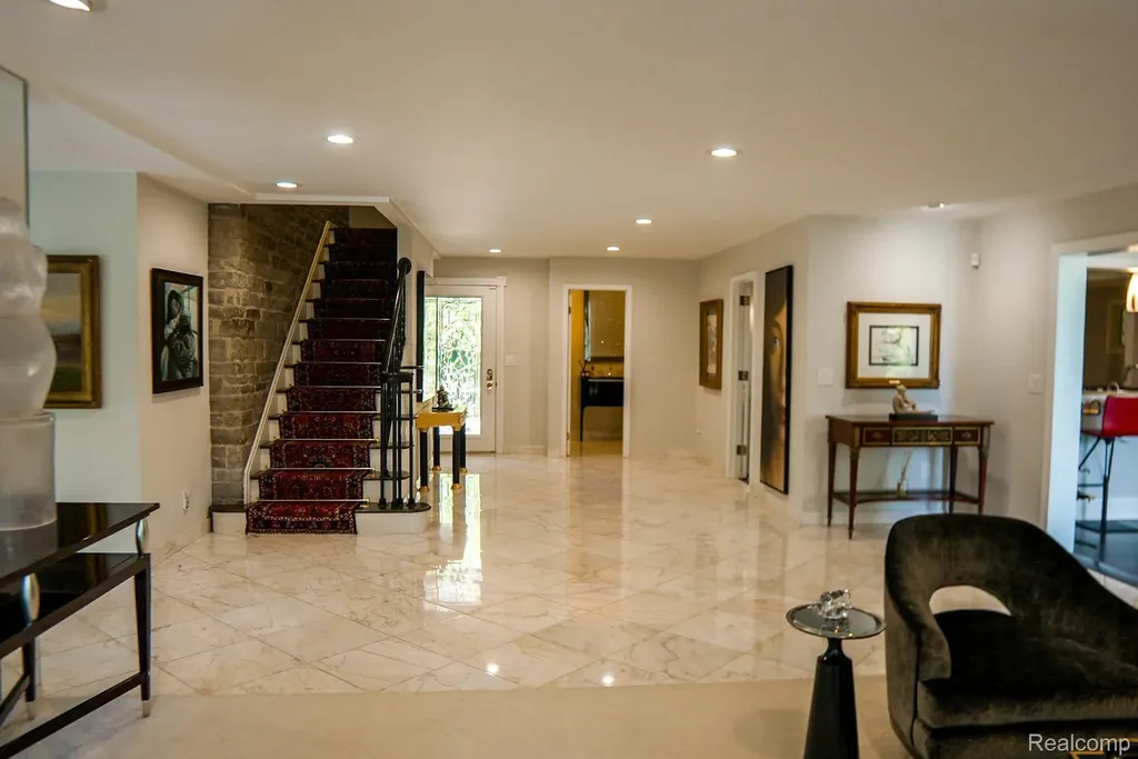 320 Cranbrook Court Bloomfield Hills City MI 48304