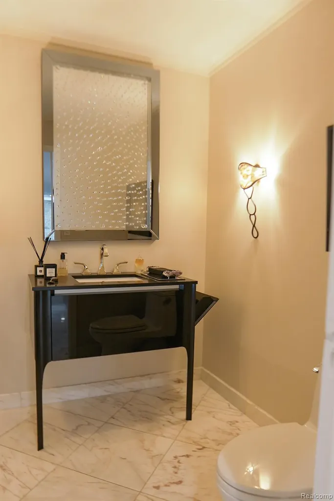 320 Cranbrook Court Bloomfield Hills City MI 48304