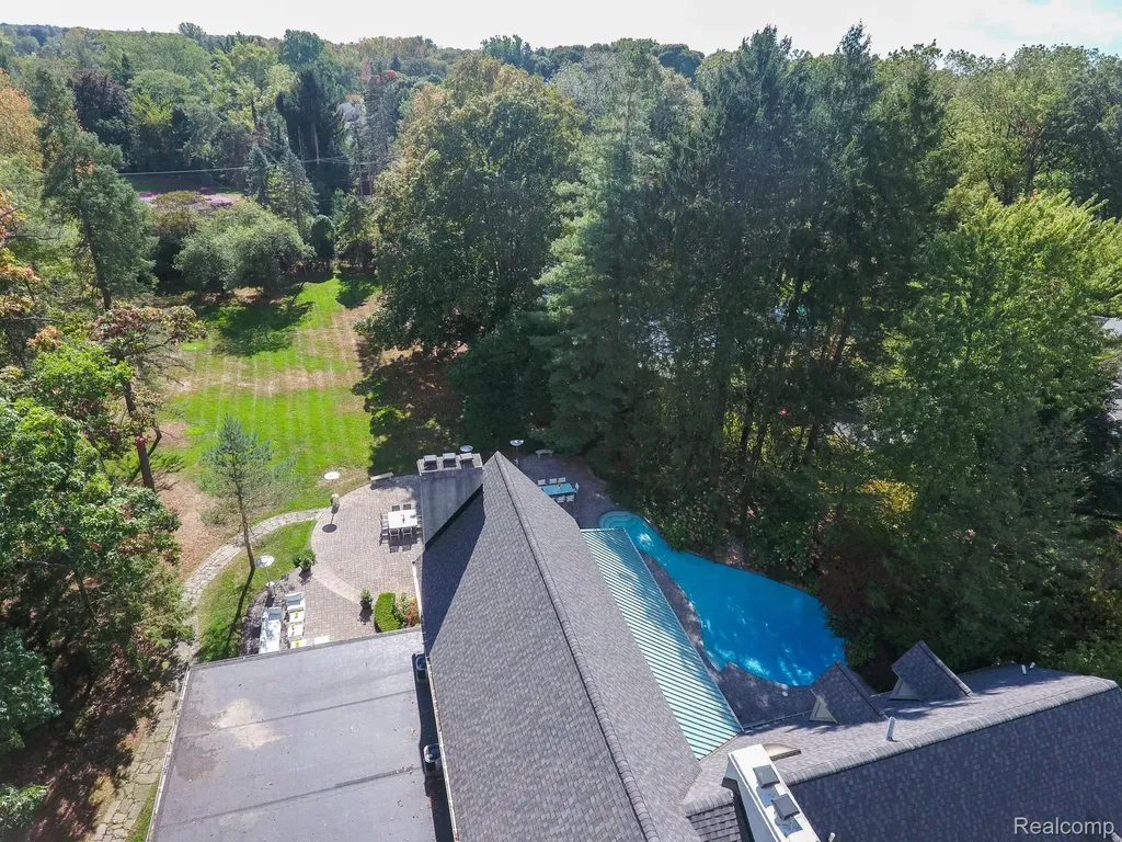 320 Cranbrook Court Bloomfield Hills City MI 48304