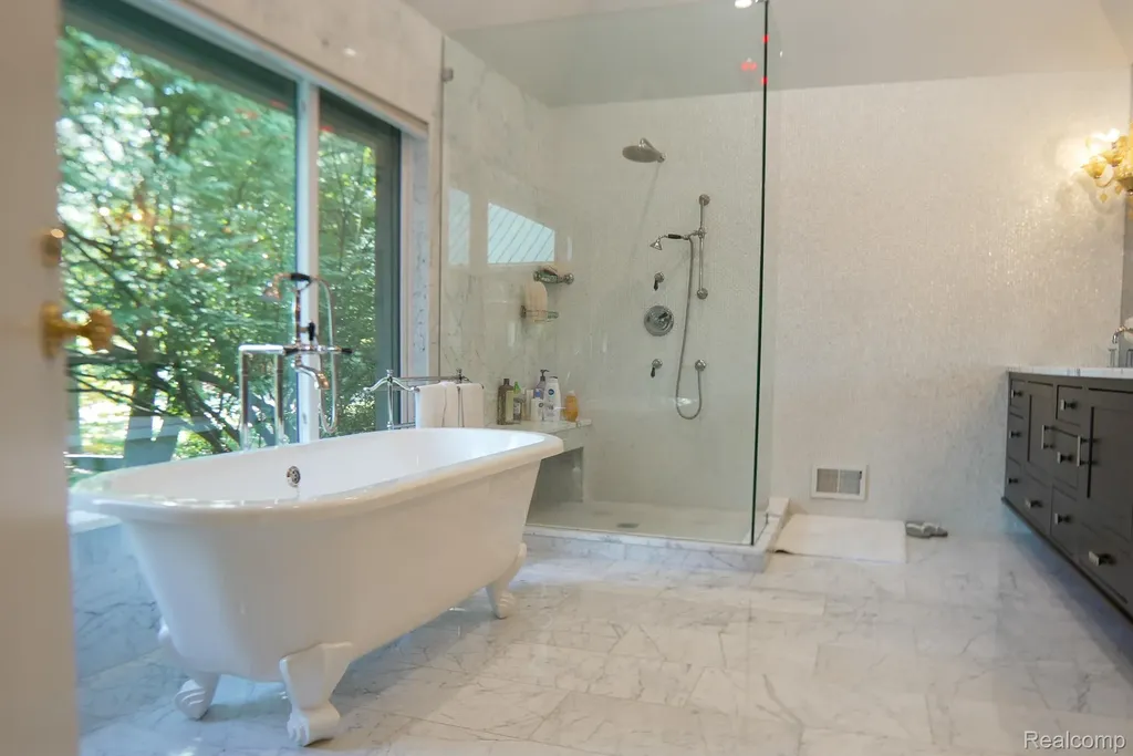 320 Cranbrook Court Bloomfield Hills City MI 48304