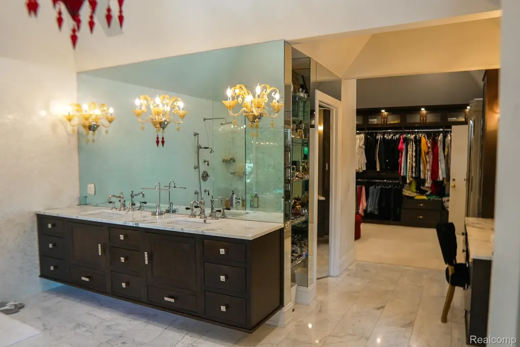 320 Cranbrook Court Bloomfield Hills City MI 48304