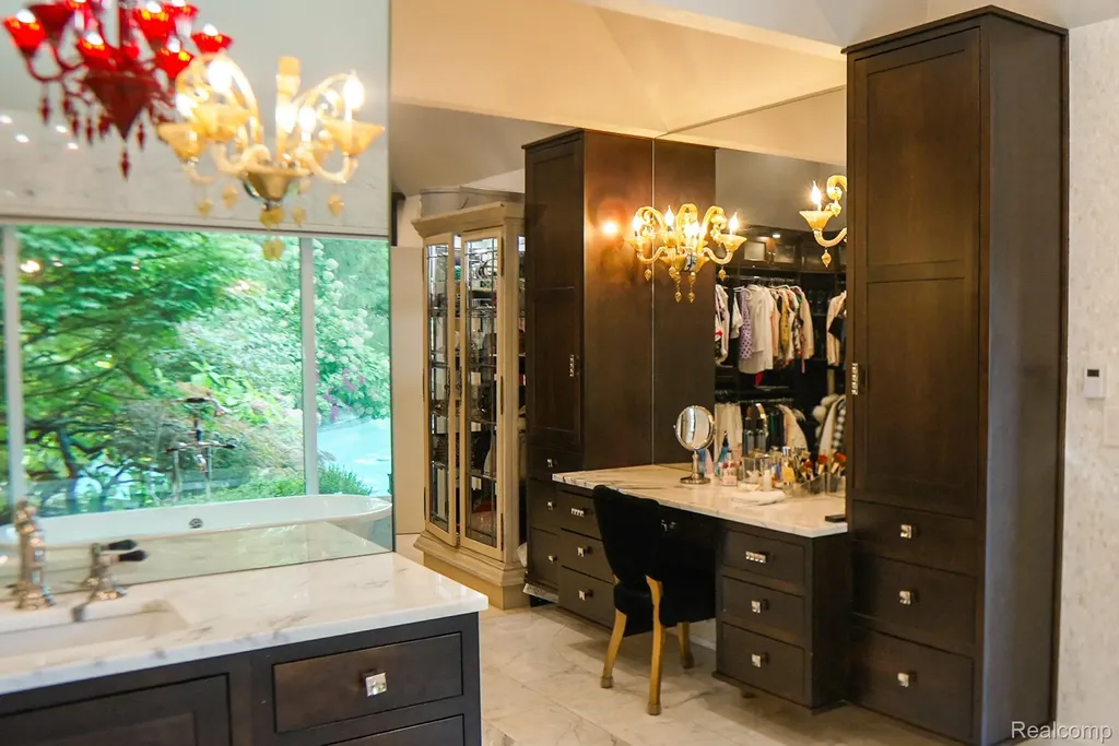 320 Cranbrook Court Bloomfield Hills City MI 48304
