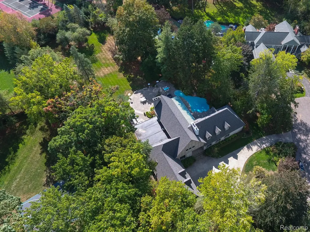 320 Cranbrook Court Bloomfield Hills City MI 48304