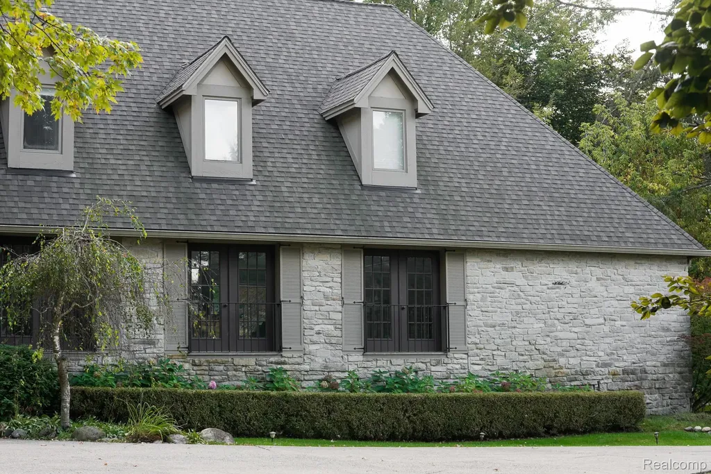 320 Cranbrook Court Bloomfield Hills City MI 48304