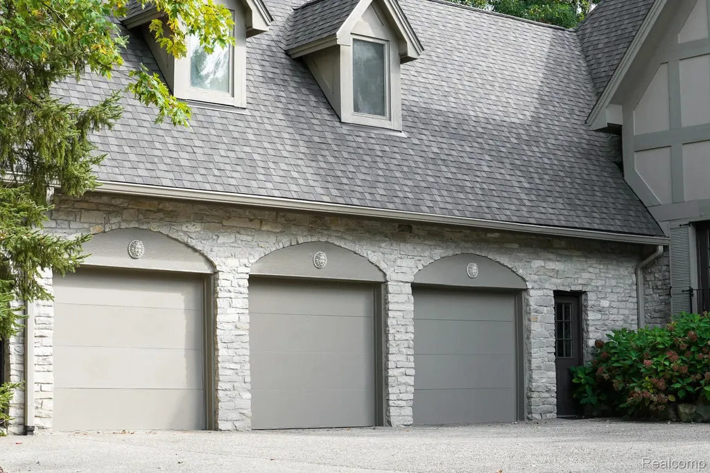 320 Cranbrook Court Bloomfield Hills City MI 48304