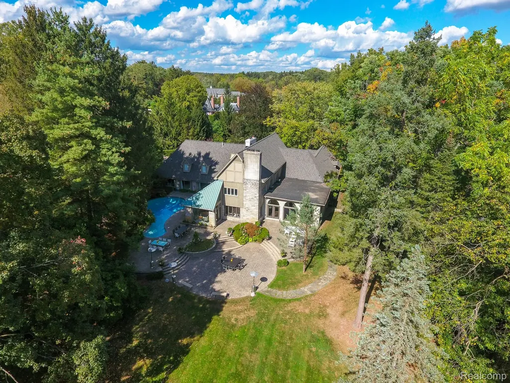 320 Cranbrook Court Bloomfield Hills City MI 48304