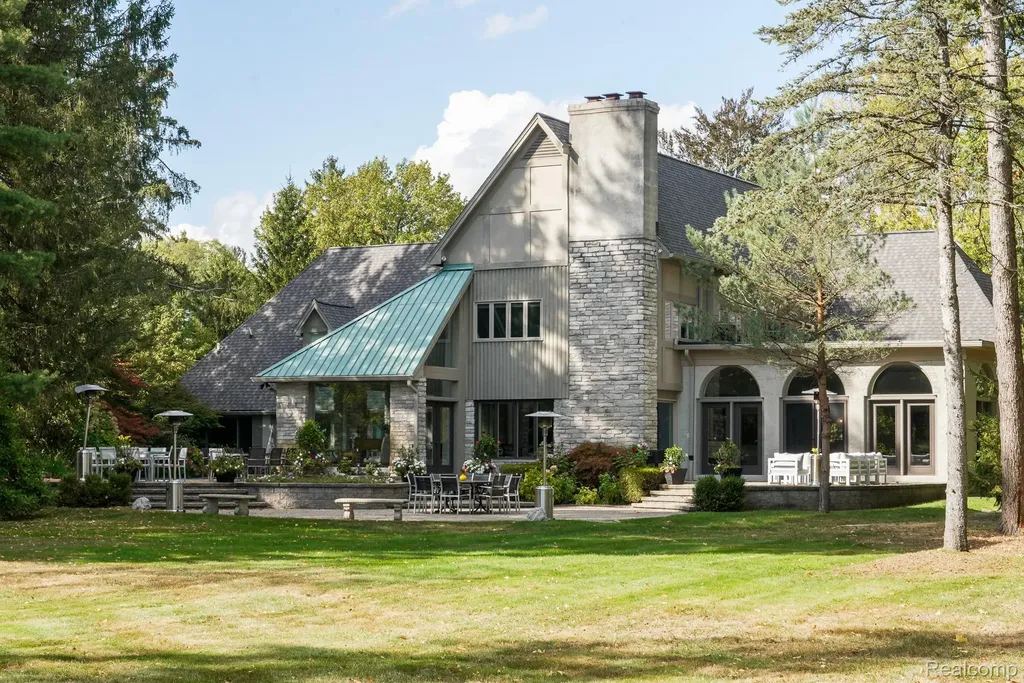 320 Cranbrook Court Bloomfield Hills City MI 48304