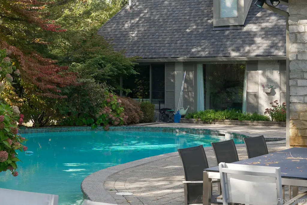 320 Cranbrook Court Bloomfield Hills City MI 48304