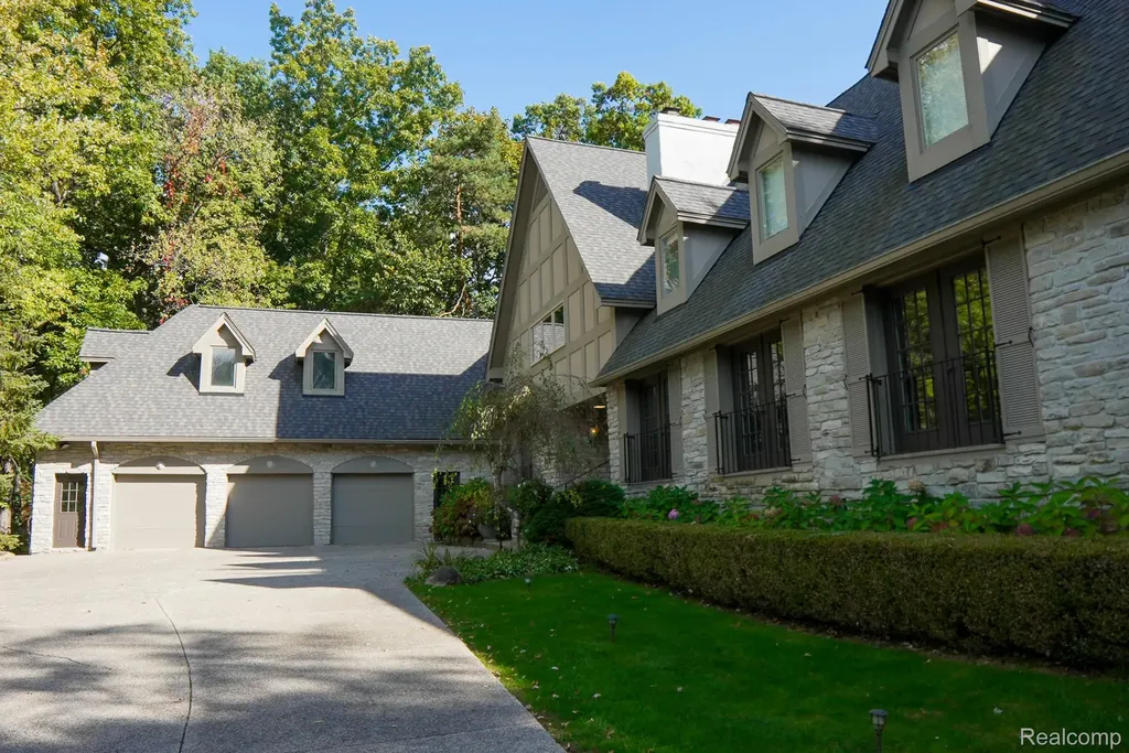 320 Cranbrook Court Bloomfield Hills City MI 48304
