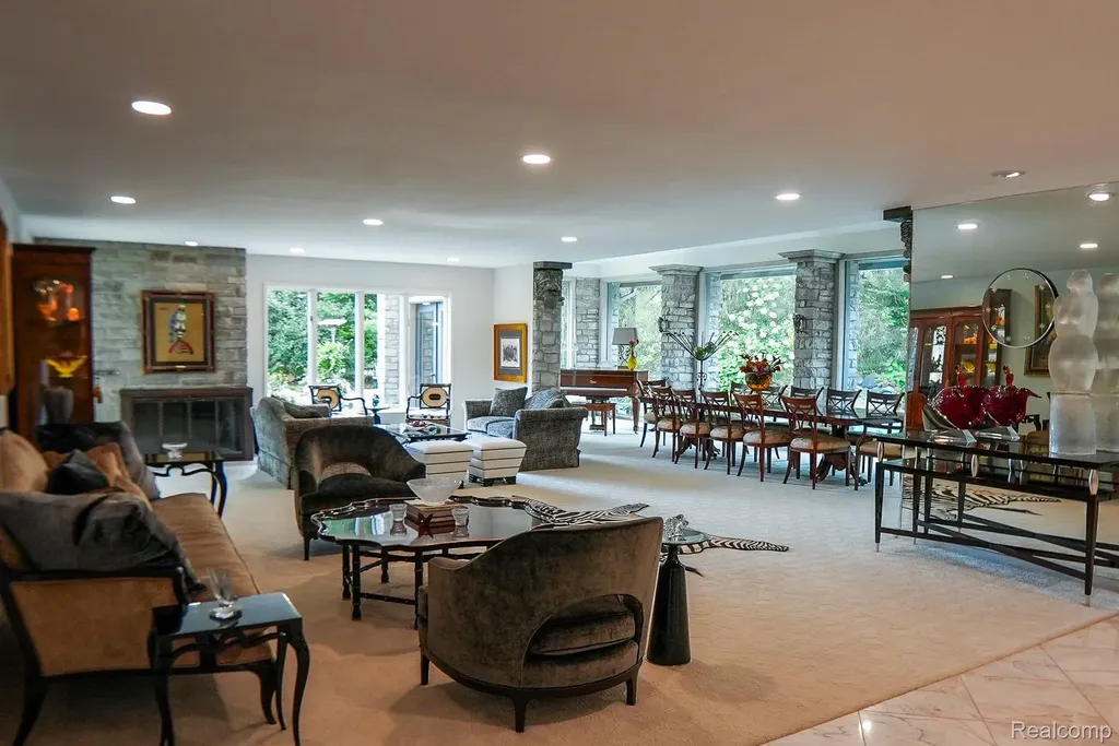 320 Cranbrook Court Bloomfield Hills City MI 48304