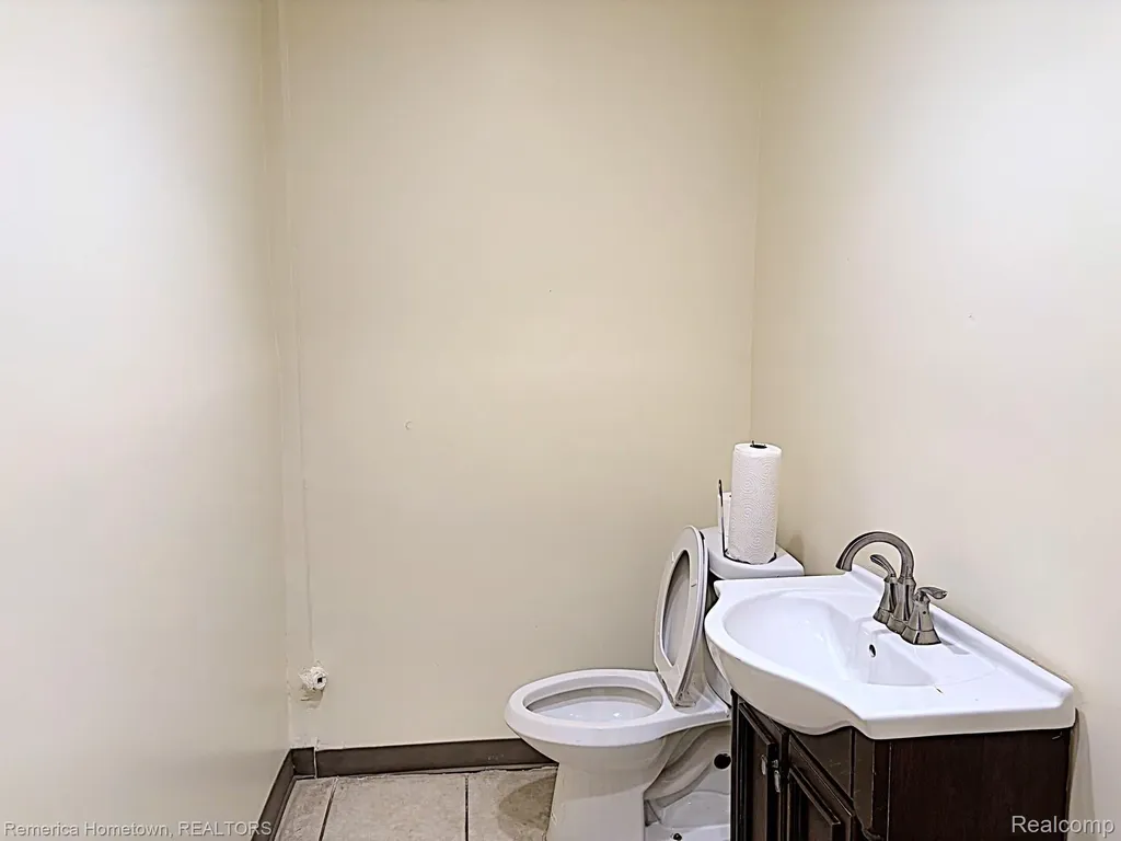 23806 Grand River Avenue Detroit City MI 48219