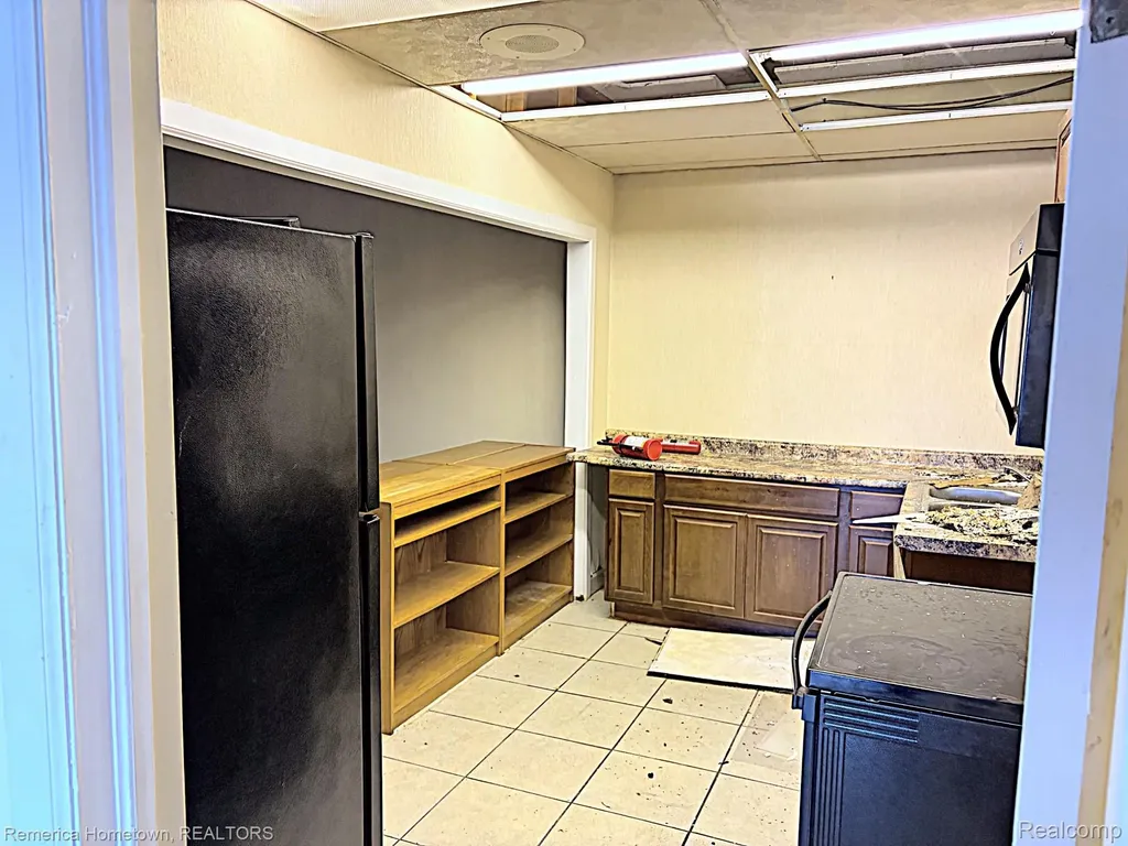 23806 Grand River Avenue Detroit City MI 48219