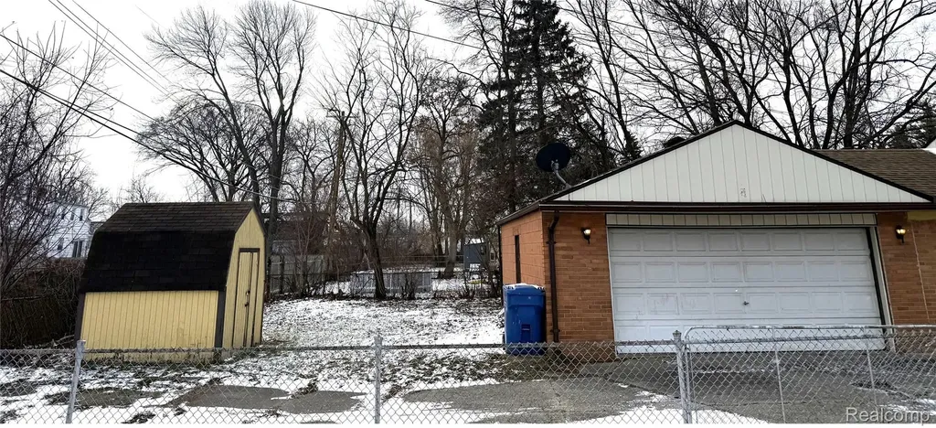 20830 Wellington Avenue Warren City MI 48089