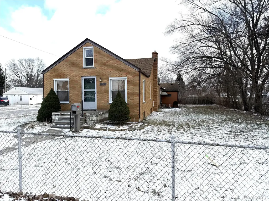 20830 Wellington Avenue Warren City MI 48089