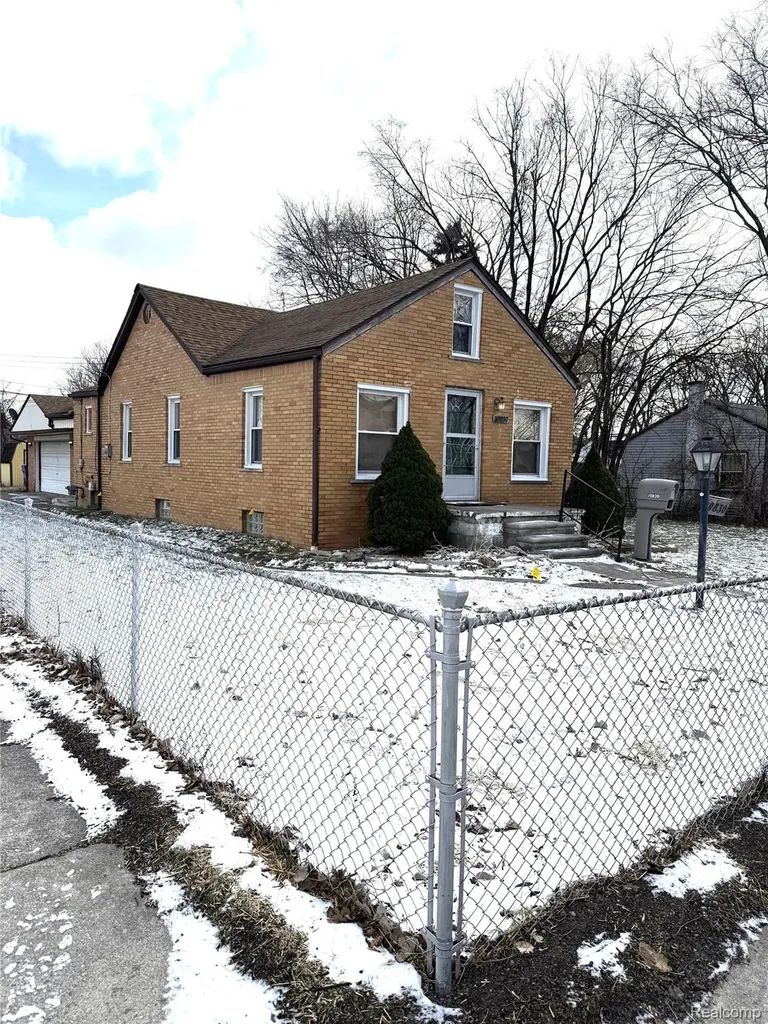 20830 Wellington Avenue Warren City MI 48089