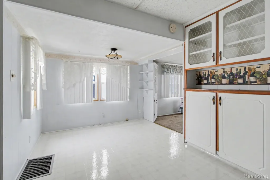 39500 Warren Road #87 Canton Charter Township MI 48187
