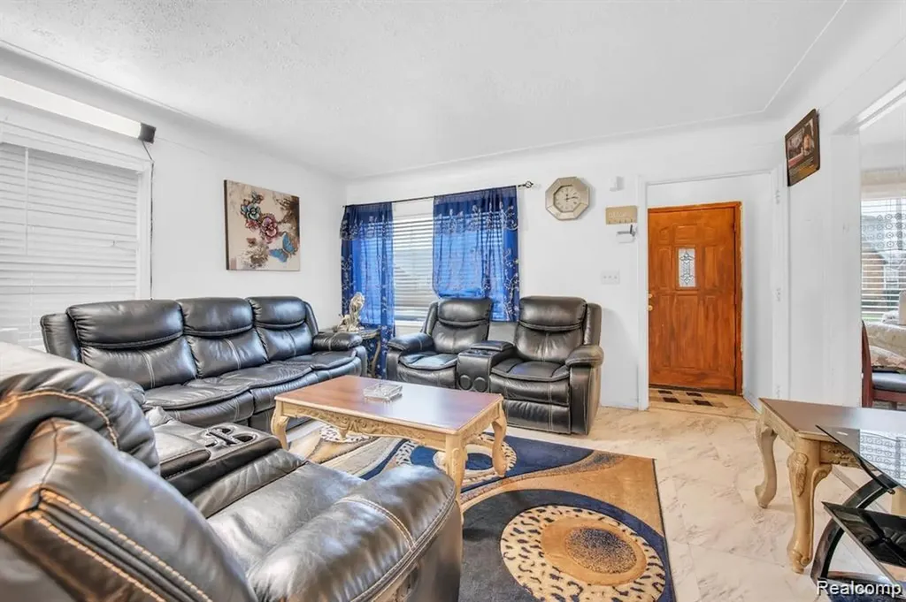 6839 Rosemont Avenue Detroit City MI 48228