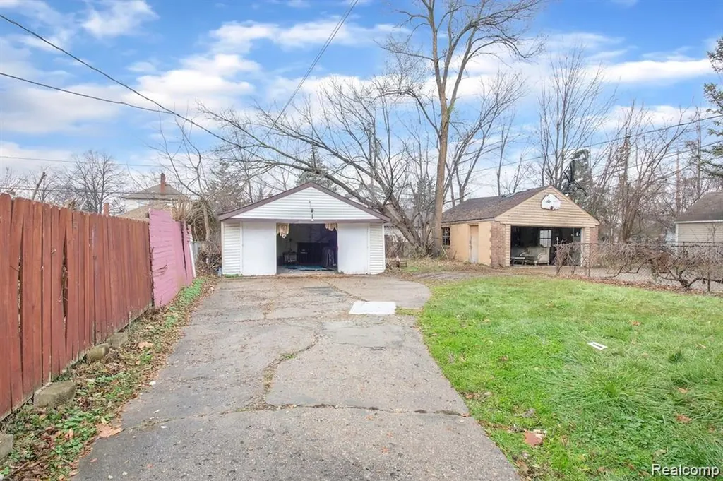 6839 Rosemont Avenue Detroit City MI 48228