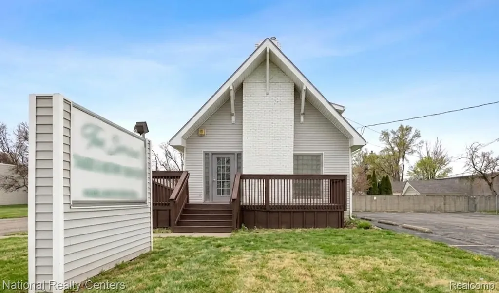 509 Elizabeth Lake Road Waterford Charter Township MI 48328