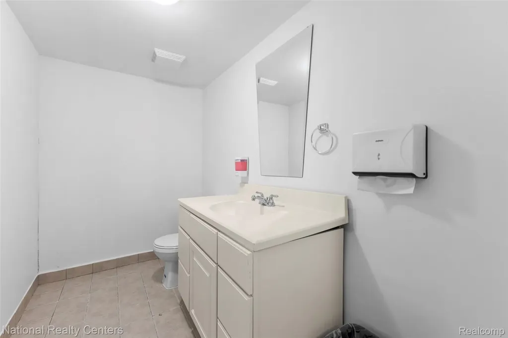 509 Elizabeth Lake Road Waterford Charter Township MI 48328